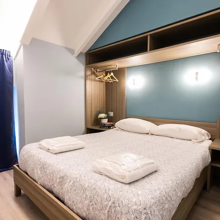 Hostel Portici *