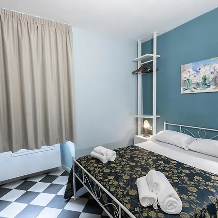 Hostel Portici